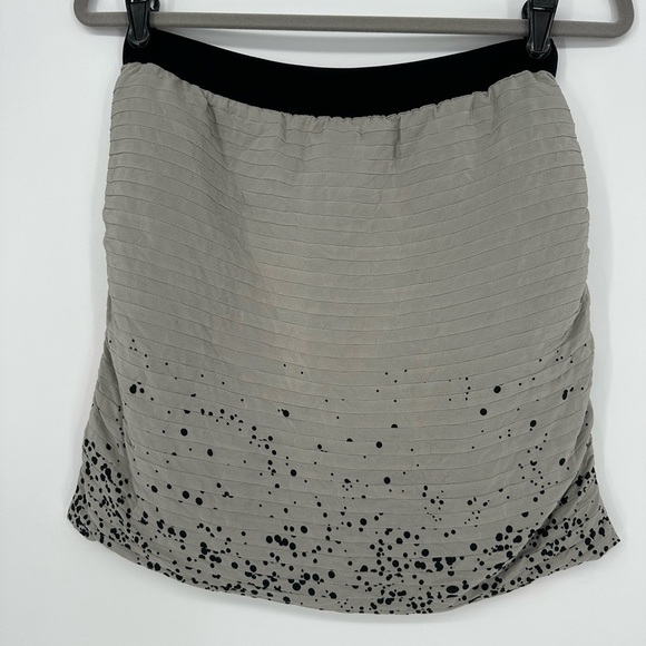Geren Ford Silk Pleated Grey Dot Splatter Print Mini Skirt - Picture 1 of 5